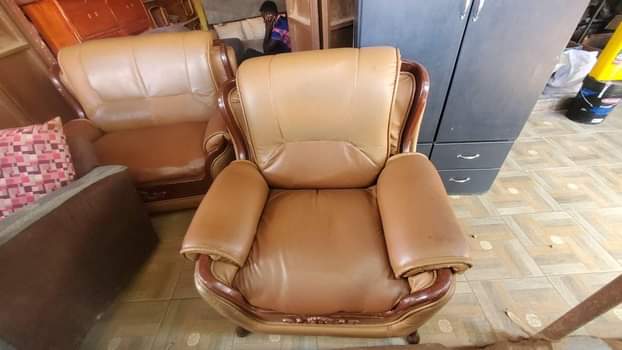 A picture of Ful set secondhand chairs