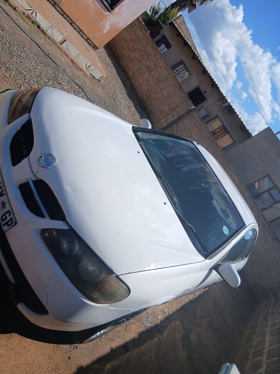 nissan almera
