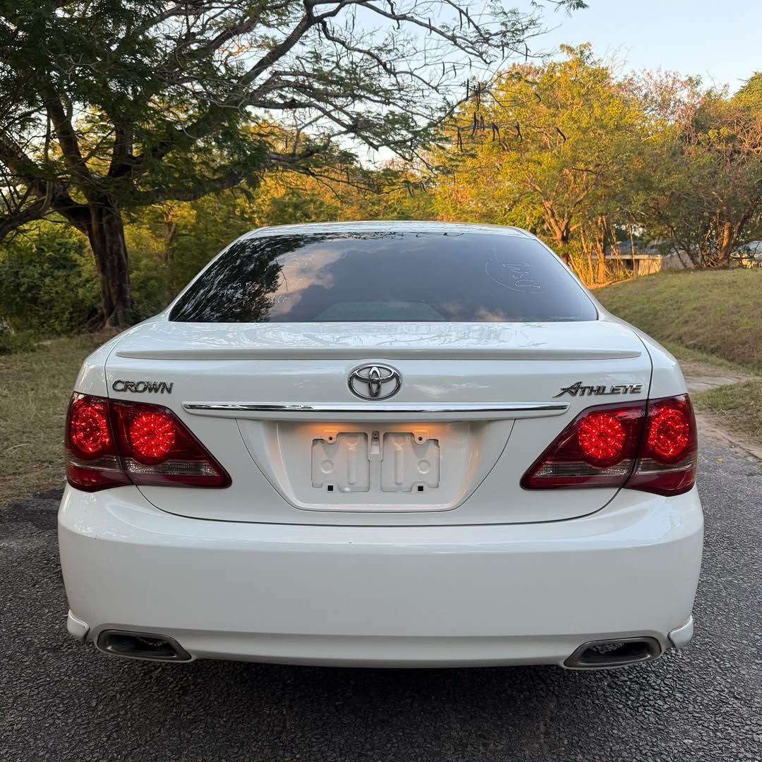 A picture of TOYOTA CROWN ATHELETHE YEAR 2009 PRICE 26 8M CALL 0621007902