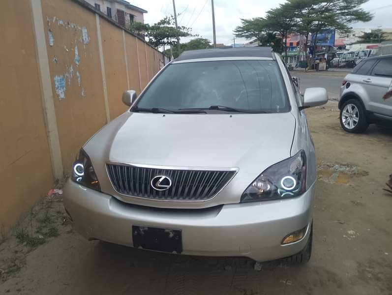 A picture of 2004 RX330 tokumbo Price 13m Location Amuwo odofin Lagos 09030746449