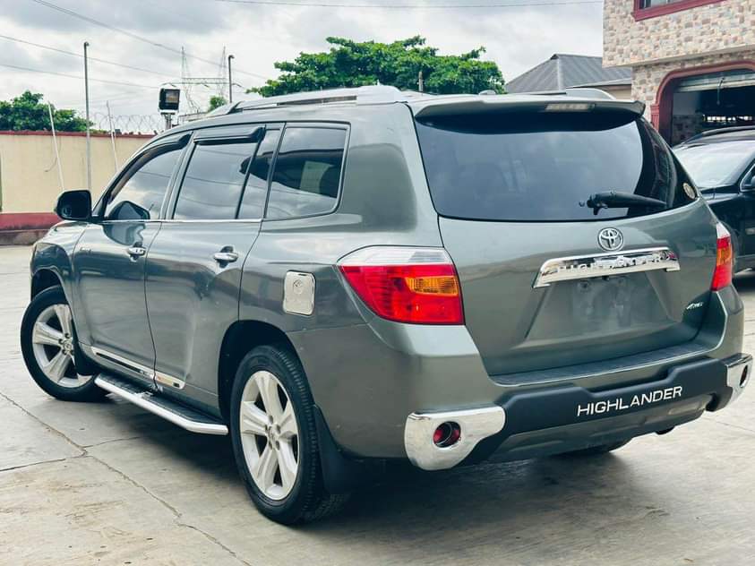A picture of 2010 Toyota Highlander
