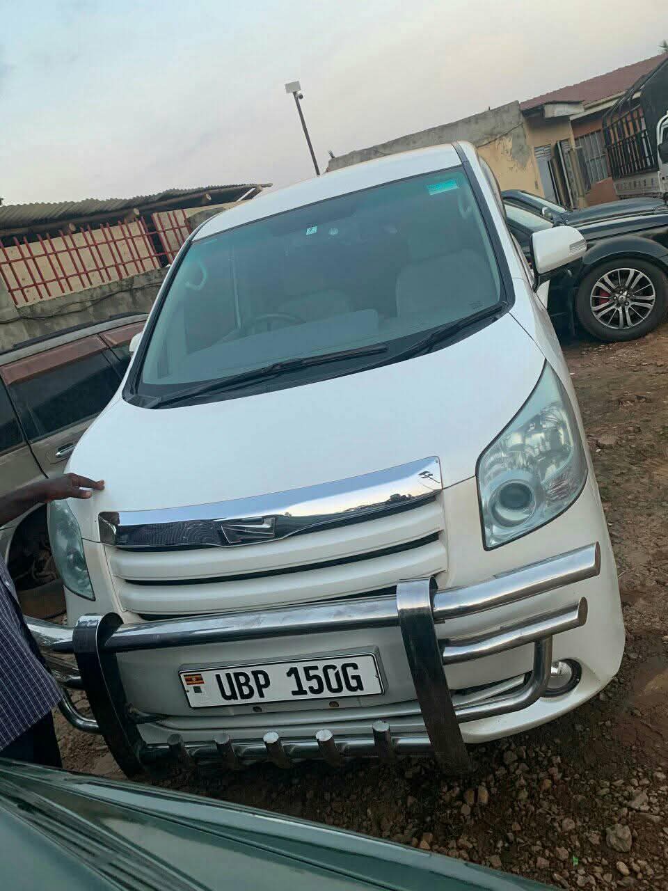 A picture of Toyota Noah UBP