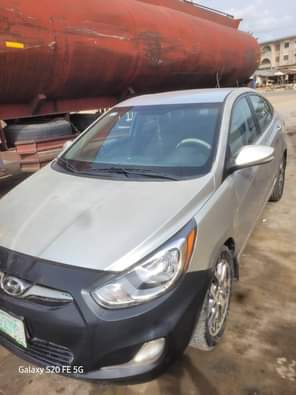 A picture of 2013 HYUNDAI ACIENT FIRST BODY SUPER GLEAN engine and gear