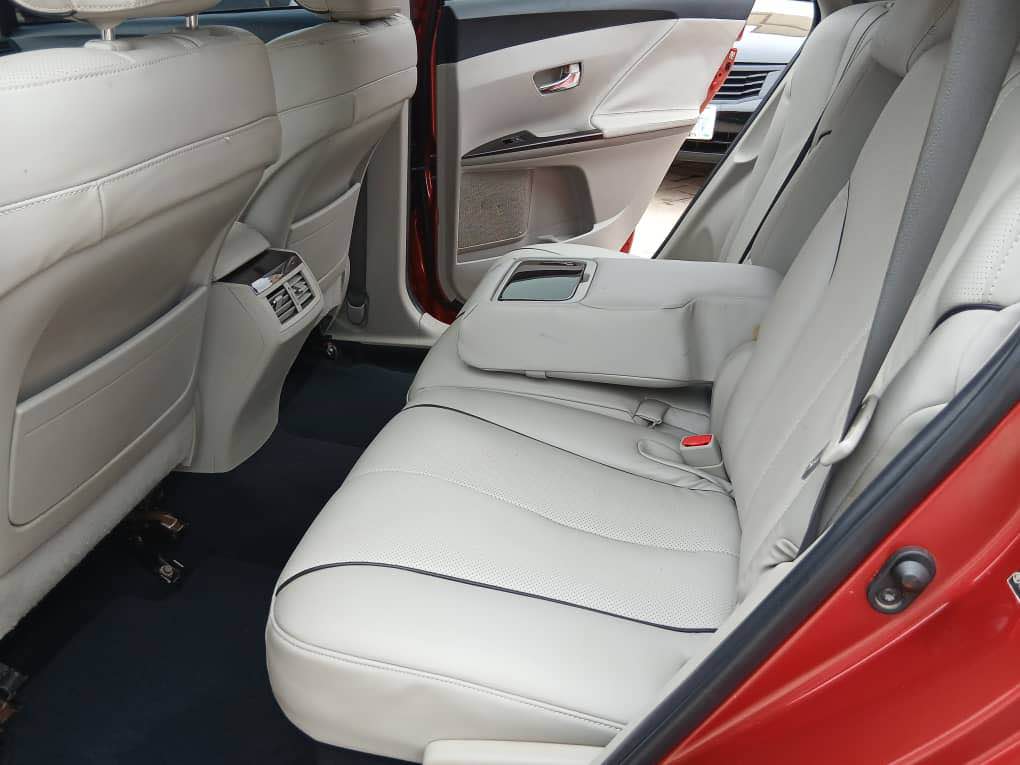 A picture of Toyota Venza 2012