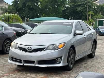 A picture of Toyota Camry SE 2013