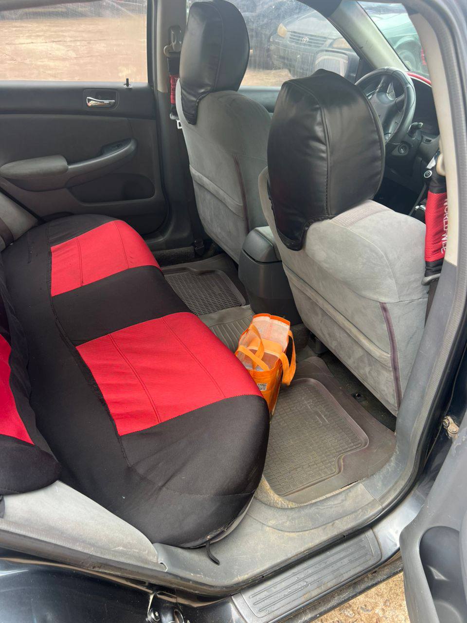 A picture of Registered Honda Accord 04 wit plugs.