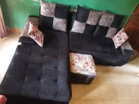 A picture of L sofa set for sale