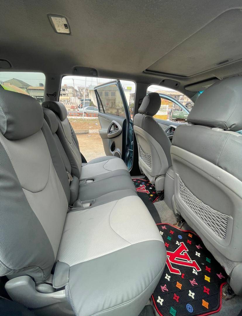A picture of Toyota RAV4 2007