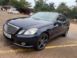 A picture of Mercedes Benz E200