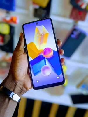 A picture of INFINIX HOT40i TSH 200 000 nipigie 0744122741
