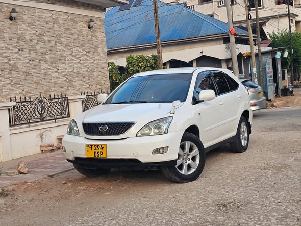 A picture of TOYOTA HARRIER 2005 22 8MILION