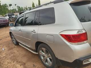 A picture of Toyota Highlander 2011
