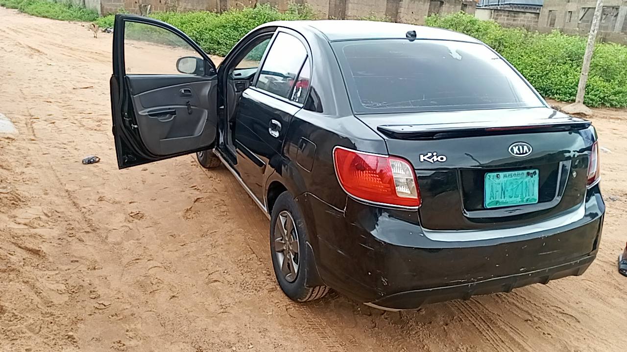 A picture of Kia Rio Manual Transmission