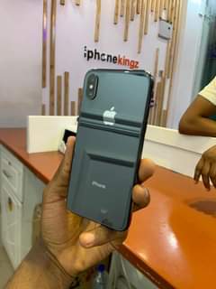 A picture of iPHONE X 64GB Battery Health 100 Face unlock and True