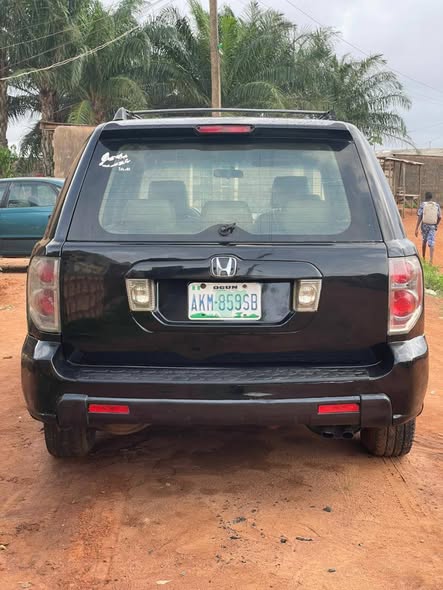 A picture of Honda pilot 2007model