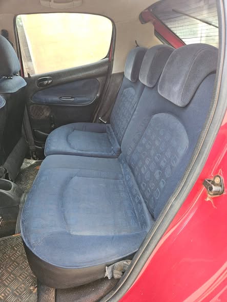 A picture of Peugeot 206