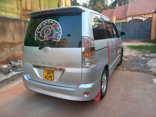 A picture of Toyota noah