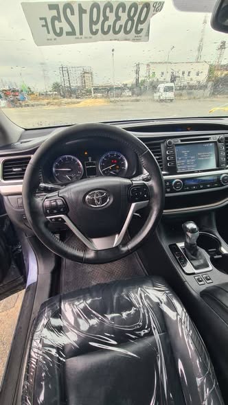 A picture of Distress 2015 toyota highlander
