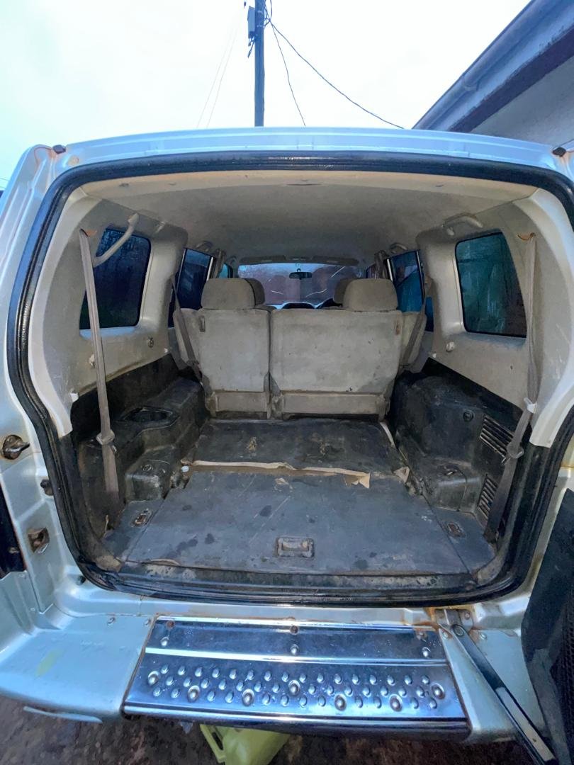 A picture of 2001 Mitsubishi pajero station wagon