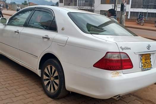 A picture of TOYOTA ROYAL CROWN UAX MODEL 2008 IN EXCELLENT CONDITION PRICE