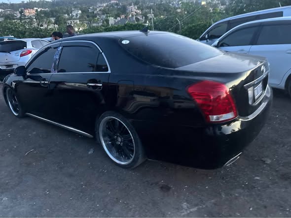 toyota crown majesta