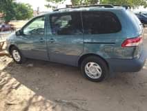 A picture of 2001 Toyota Sienna