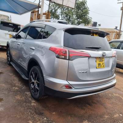A picture of Rav4 2017 68m