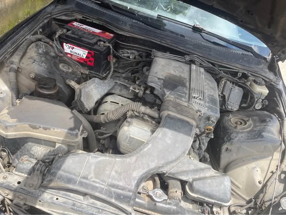 A picture of Lexus 200