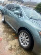 A picture of Toyota venza 010 in perfect condition location lagos price 5