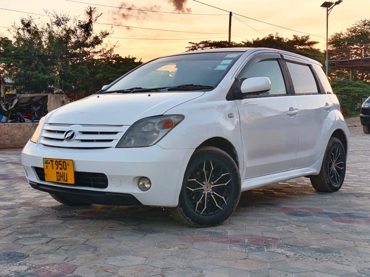 A picture of Toyota Ist 0767058883