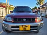 A picture of RAV 4 kipsi 7 000 000