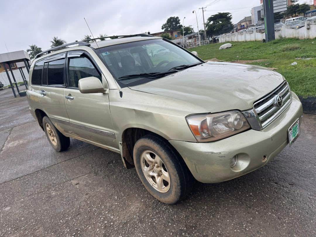 A picture of TOYOTA HIGHLANDER 2004 BUY AND DRIVE