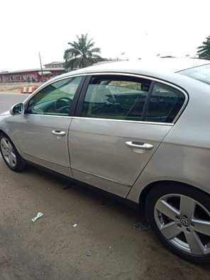 A picture of Volkswagen Passat 2005 2006 Engine sound AC chilling like ice
