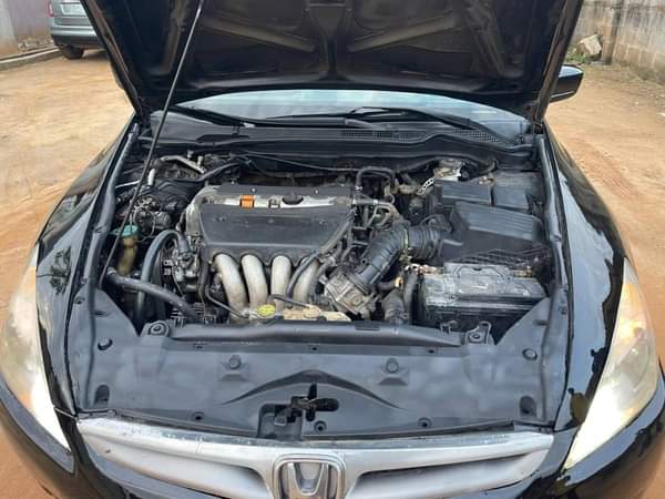A picture of 2006 HONDA DC 4 Plugs Sound Engine and Gearbox AC