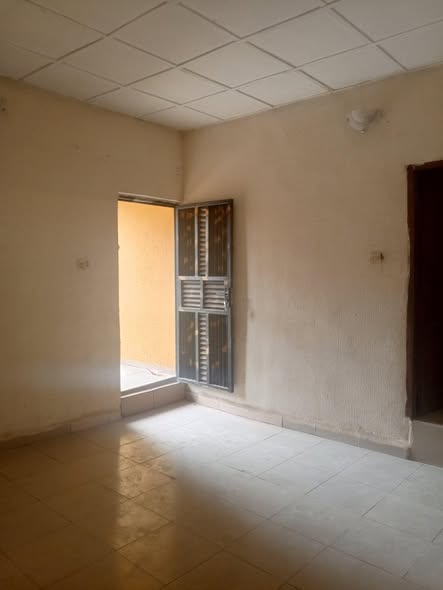A picture of 2 BEDROOM FLAT FOR LET CALL 08104522662