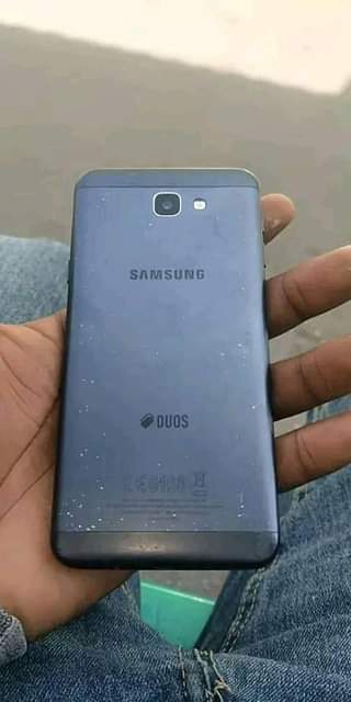 A picture of Sumsung j5prime clean haina hata mchubuko