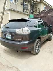 A picture of Lexus rx330 going for 6 7 nothing to fix location