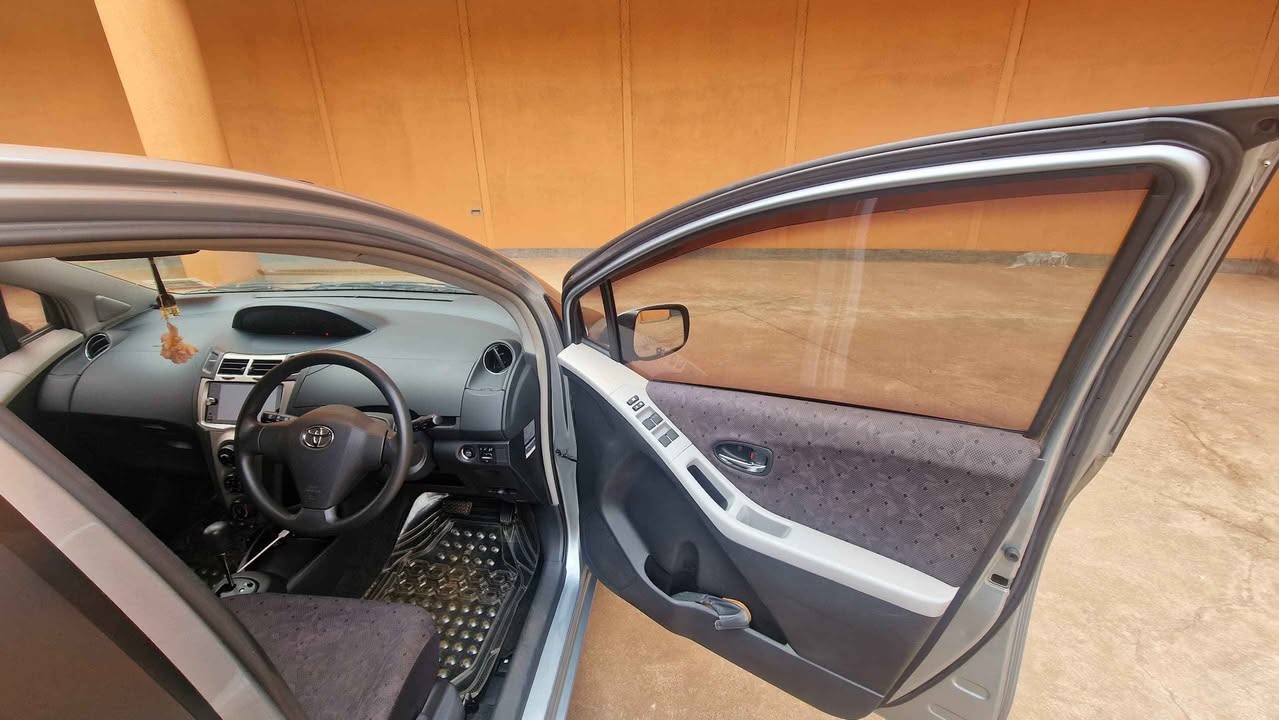 A picture of Vitz 1.3cc 2009