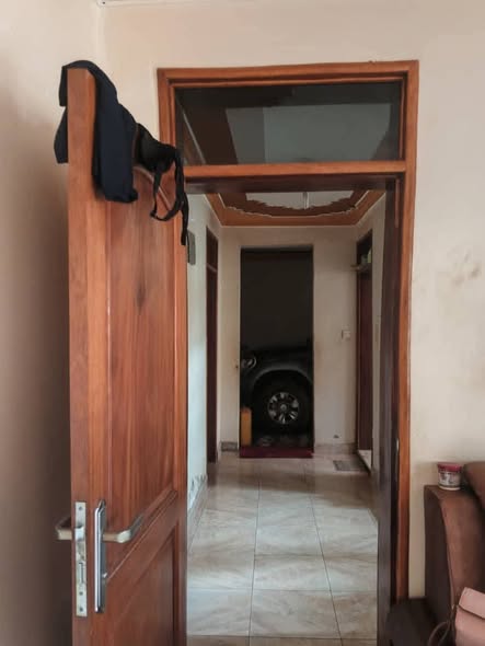 A picture of BANK sale 240m Ugx Flat it has 7bedrooms sttg dnng