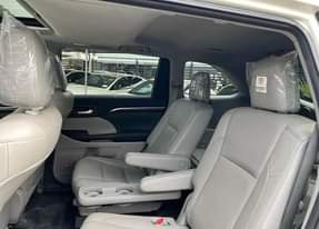A picture of TOYOTA HIGHLANDER LIMITED 3 ROW Fullest Option Model 2019 Price