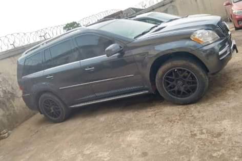 A picture of 2011 Mercedes Benz GL550 model 4Matic The car is perfectly