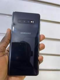 A picture of Samsung S10 plus 128gb 8gb ram 250k double line no
