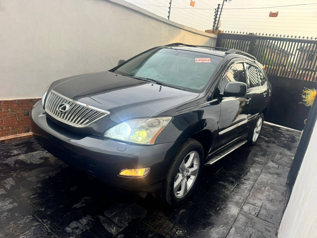 A picture of Lexus RX 330 2005
