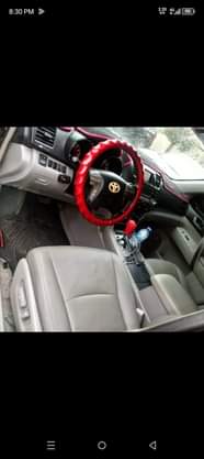 A picture of Toyota Highlander 2009 model Few months used First body Everything