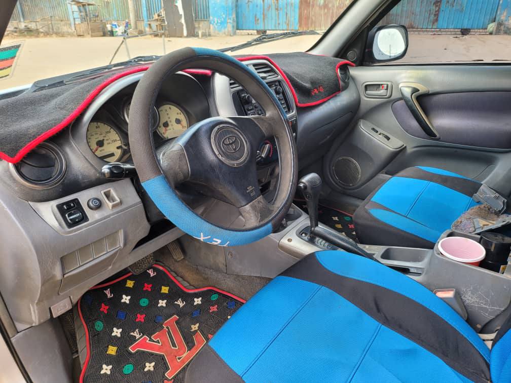 A picture of Toyota RAV4 2005...