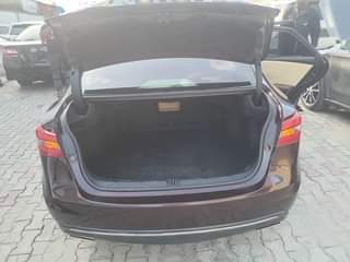 A picture of Toyota Avalon 2016