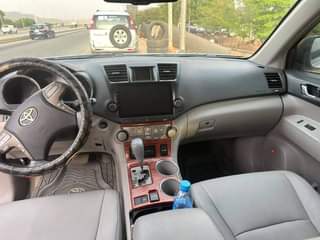A picture of Extremely clean Toyota Highlander 2009 upgraded to 2013 Untampered engine
