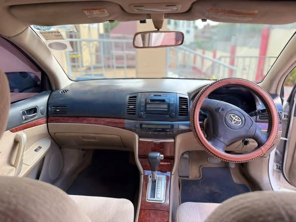A picture of Toyota Premio 0718814007 Mwaka 2005 Engen type 1NZ Cc 1490