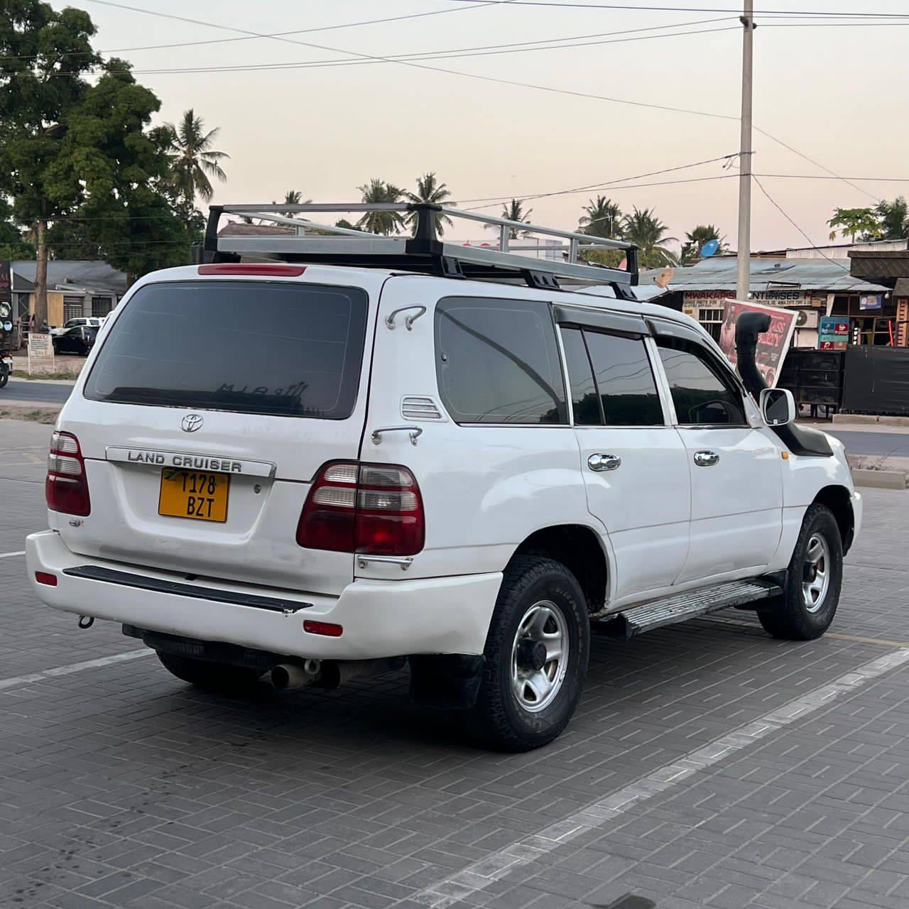 A picture of LANDCRUISER0767058883