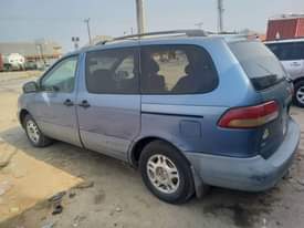 A picture of 2002 Toyota Sienna Le